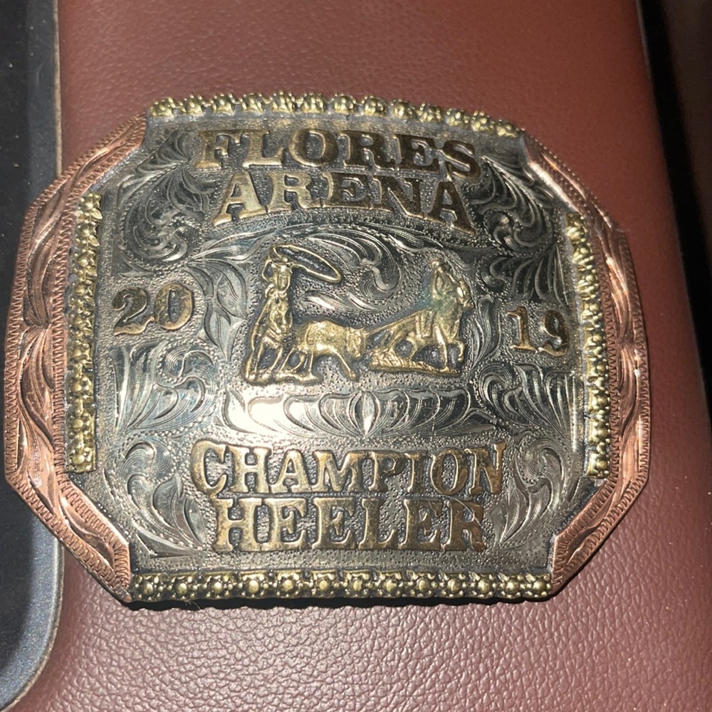 Trophy team roping heeler buckle